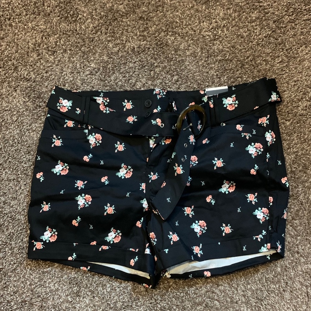 NWT Torrid Floral Shorts with Belt